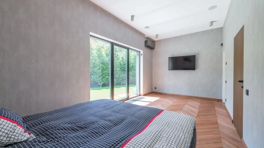 Glass sliding doors to the garden