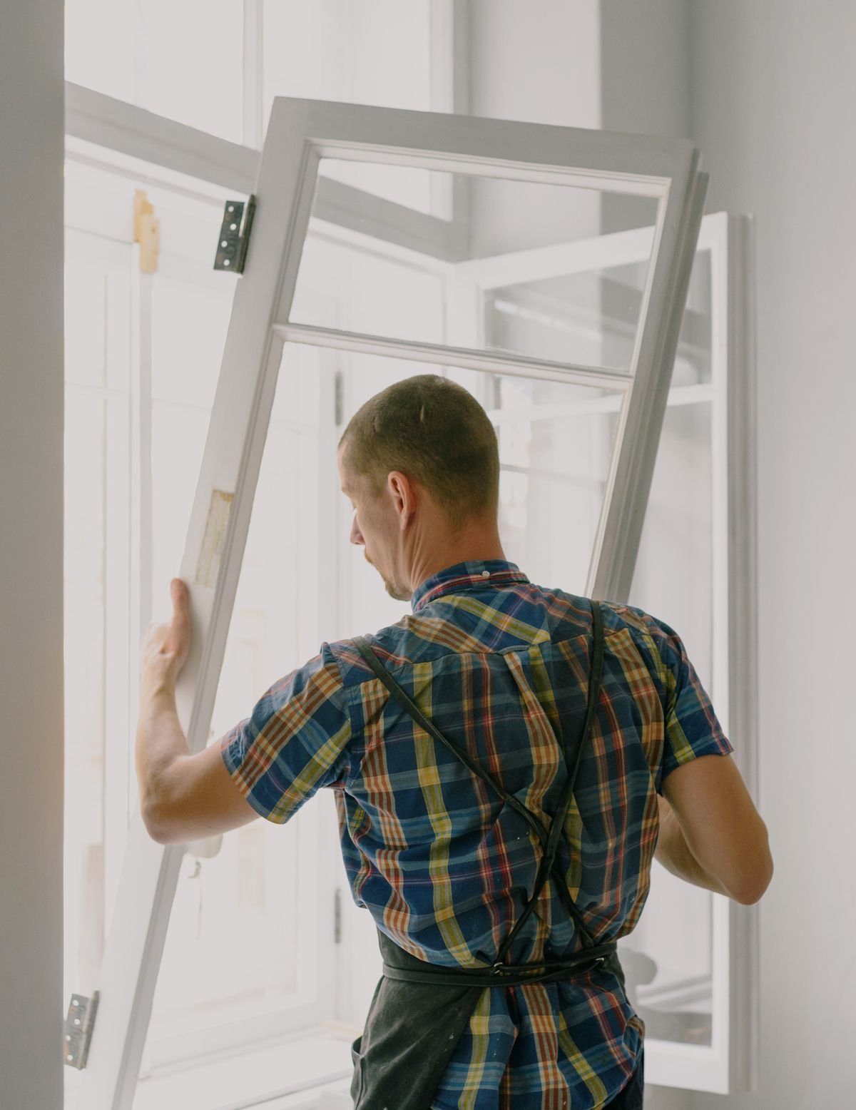 Installer fitting a new window